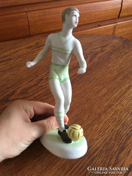 Hollóházi porcelán focista fiú