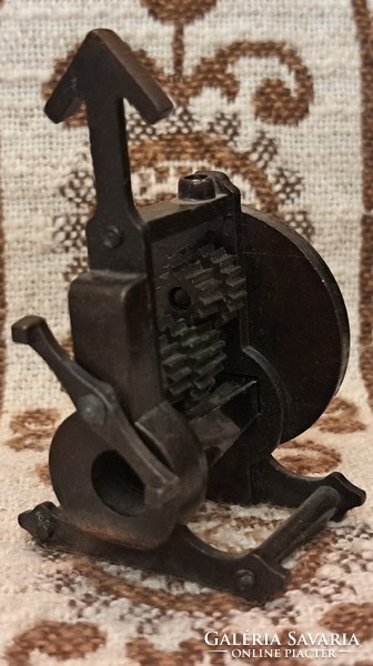 Miniature Carver, Sharpener 1 (l3972)