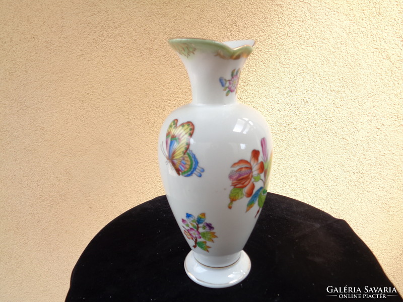 Herend Victoria patterned vase 19 cm, repair on the mouth...Not visible,,,