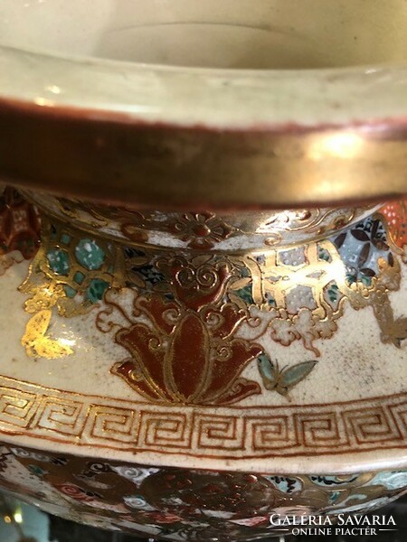 XIX. századi kinai porcelán kaspó, 42 cm-es magasságú,dúsan aranyozott.