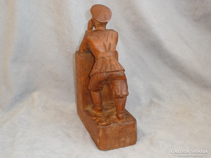 1. Vh war tsarist Russian prisoner of war military carved wooden statue war front memorial bookend