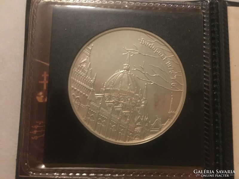 Hungarian coronation symbols on a silver medal