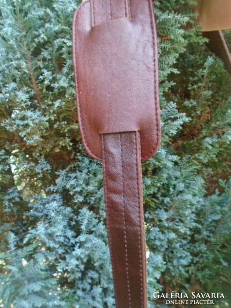 Men's genuine leather briefcase bought in Italy can also be worn on the shoulder with many, many trees and a number lock