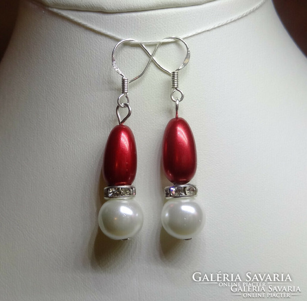 Earrings made of S 925 silver hanger, beautiful glass beads and solid crystal decoration.