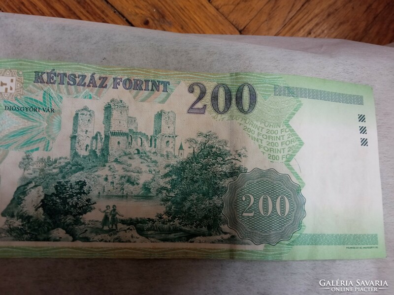 Ropogós első szériás 200 forintos 1998-ból