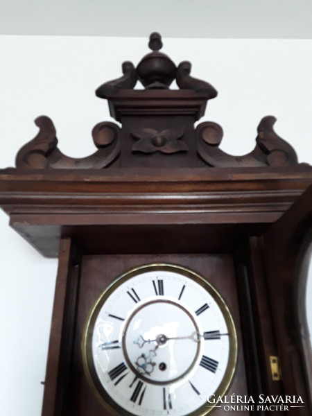 Large single-weight wall clock.