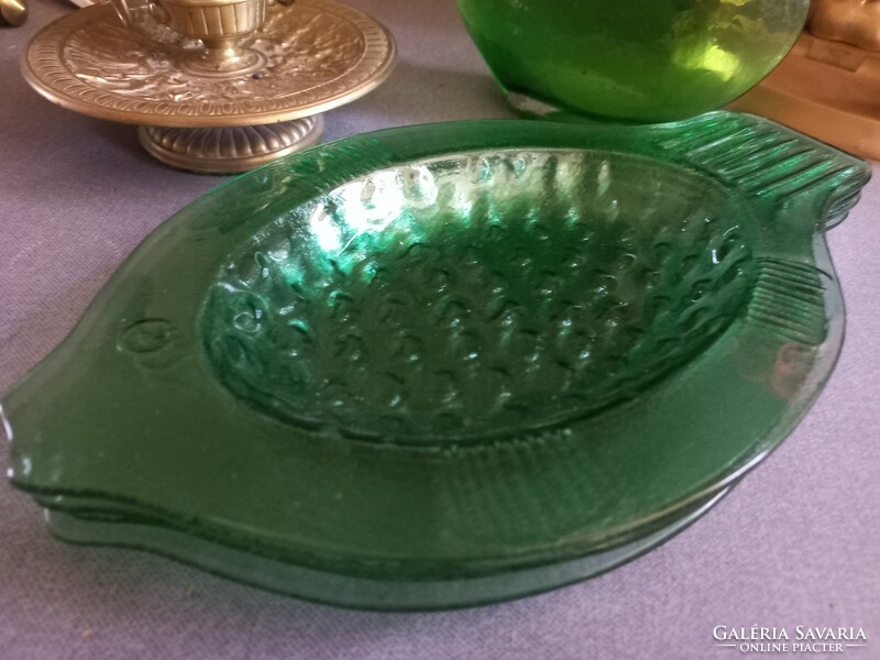 Special green glass fish plate 4 pieces, larger