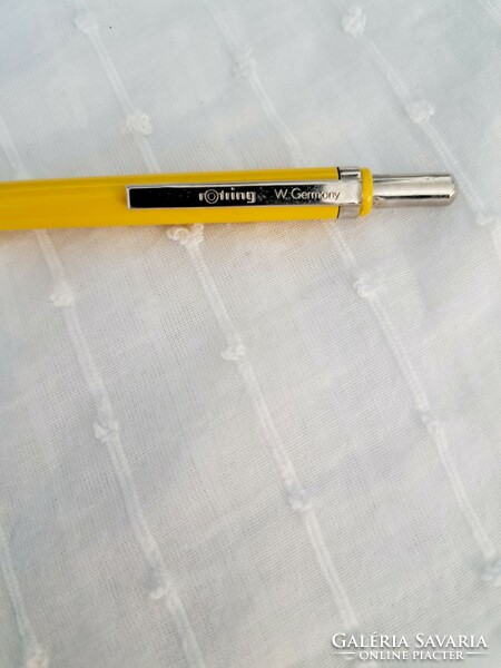 Retró Rotring ceruza, csavar sablon, 360 szögmérő hegyek és DDR polycircle műszaki sablon együtt