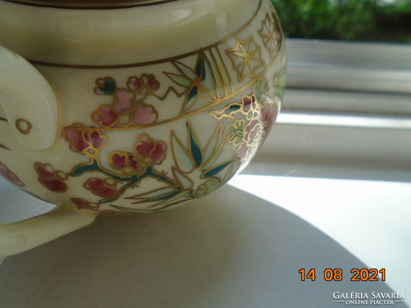 Zsolnay hand-painted, gold-contoured, bulging Persian pattern sugar bowl
