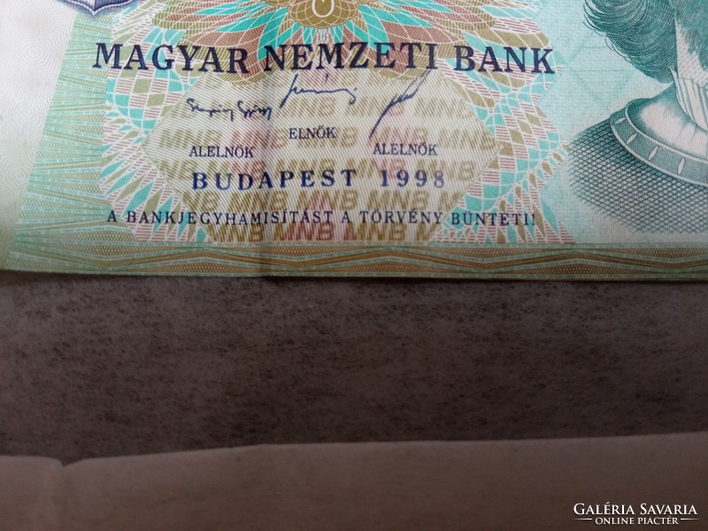 Ropogós első szériás 200 forintos 1998-ból
