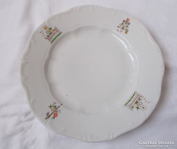 Zsolnay cake plate