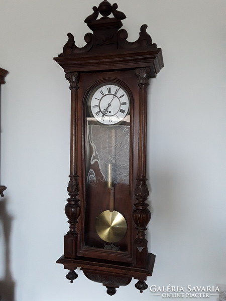 Large single-weight wall clock.
