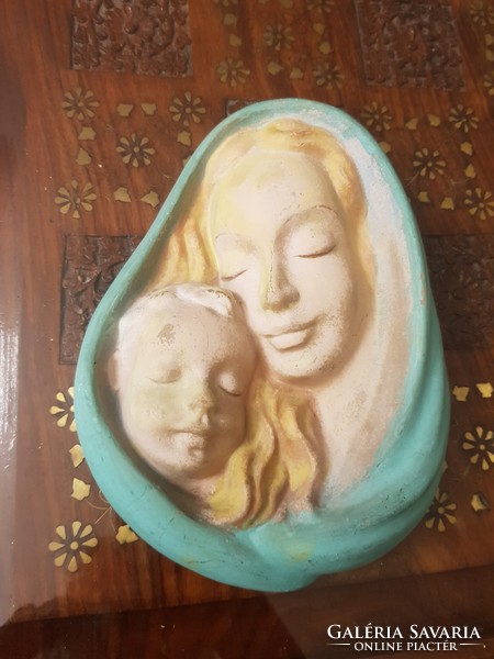 Madonna gyermekkel,Anya gyermekkel  szignózott porcelán falidísz