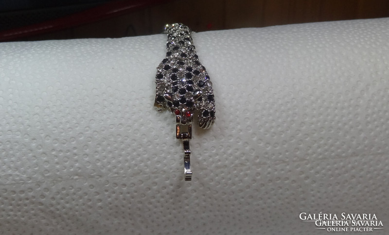 Rarity !! Replica of the panther bracelet dreamed up by Cartier, decorated with lots of Swarovski stones.