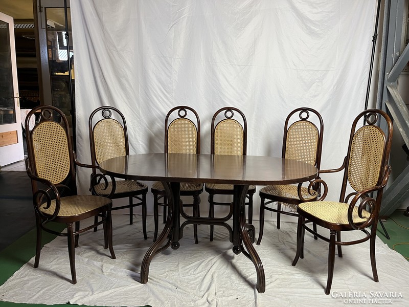 Antique thonet table + 4 chairs + 2 armchairs