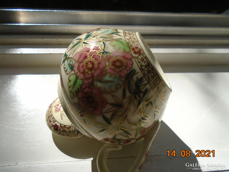 Zsolnay hand-painted, gold-contoured, bulging Persian pattern sugar bowl