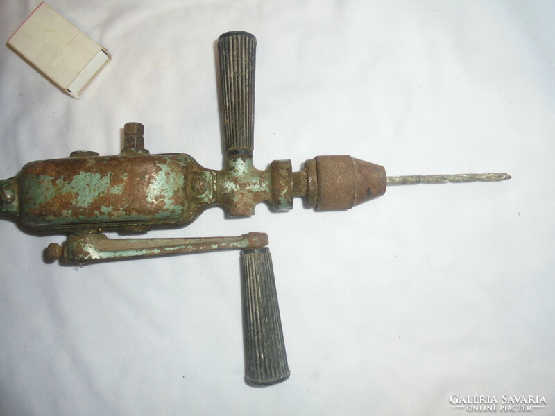 Old rotary hand drill, furdancs