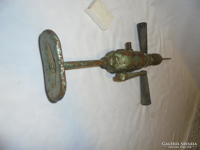 Old rotary hand drill, furdancs