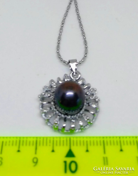 Fekete déltengeri gyöngy medálos nyaklánc, 10 mm-s igazgyönggyel 112