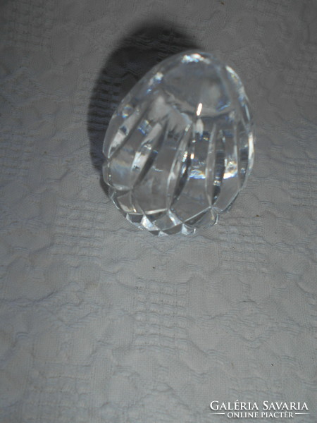 Polished egg-shaped leaf weights