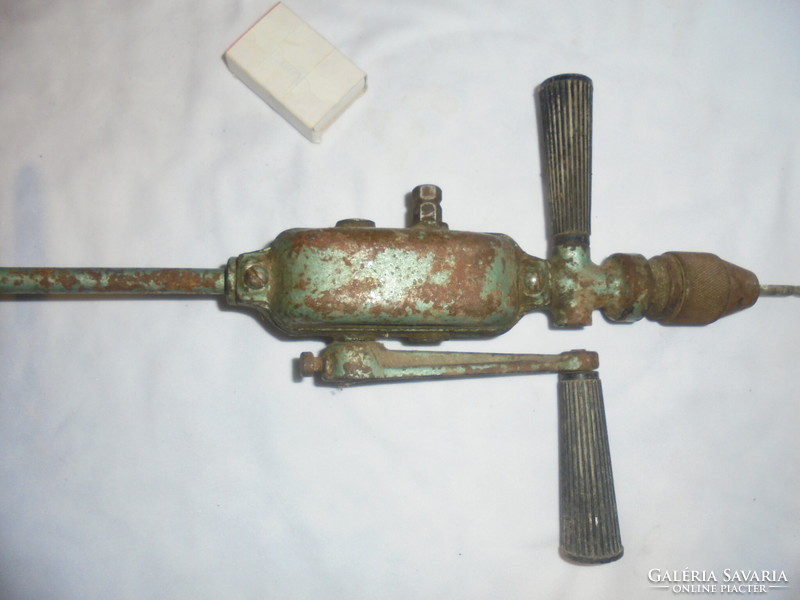 Old rotary hand drill, furdancs