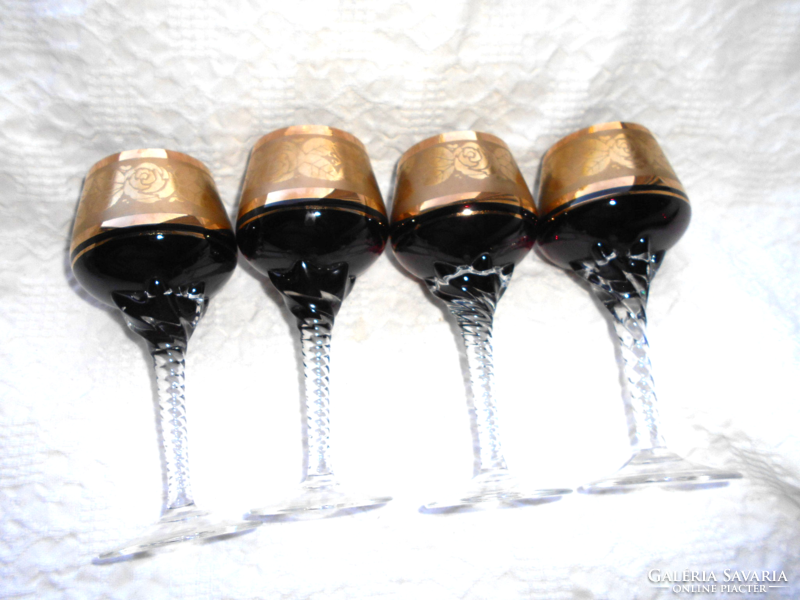 4 db Bohémia oldalán  aranyfríz díszítéssel cseh meggyszínű üveg kehely