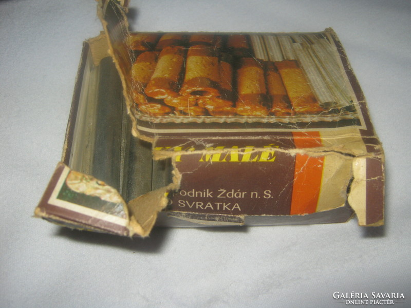 30 retro cake baking tins, small tubes