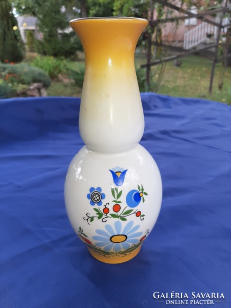 Polish vase