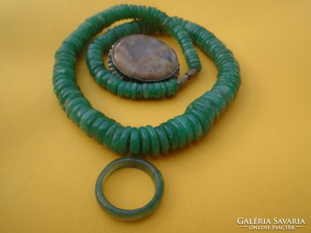 Sötétzöld  színű kínai art deco JADE-JADEIT  nyaklánc a XIX-XX. sz. elejéről újra fűzött állapotban