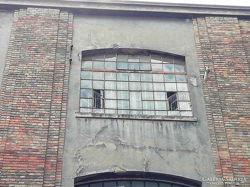 Gyárablakok egy régi textilgyárból, harisnyagyárból óriás méretű ablakok (2 darab) szállítható