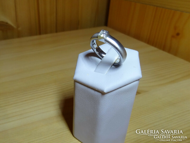 Top brand medical metal ring with synthetic diamond.