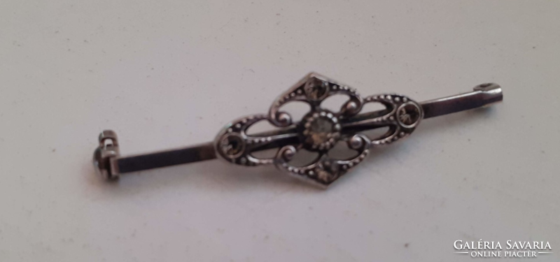 Antique Silver Plated Polished Sparkling Set Stone Brooch Pin with Safety Pin