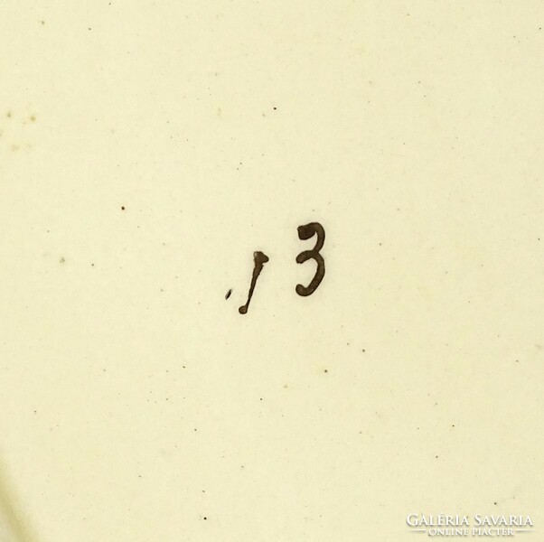1N425 Antik jelzetlen Zsolnay vajszínű virágdíszes majolika fali dísztál 30 cm