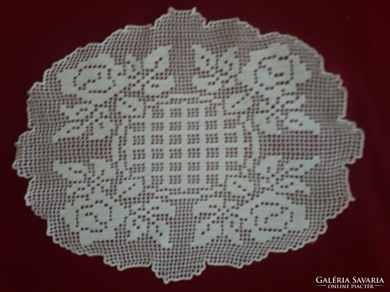 Oval rose crochet display tablecloth
