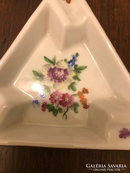 Herend porcelain ashtray, with flower pattern decor, stamped mark. Undamaged condition. From 1944