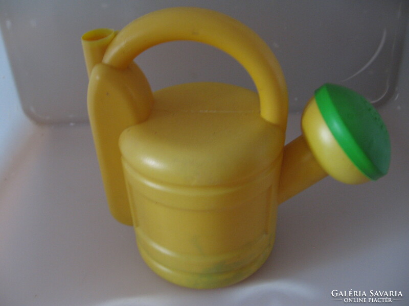 Retro wader children's sprinkler, watering can