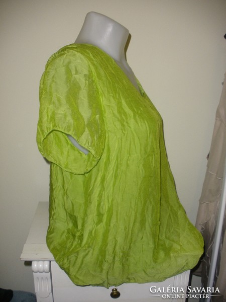 Fresh green top with silk content