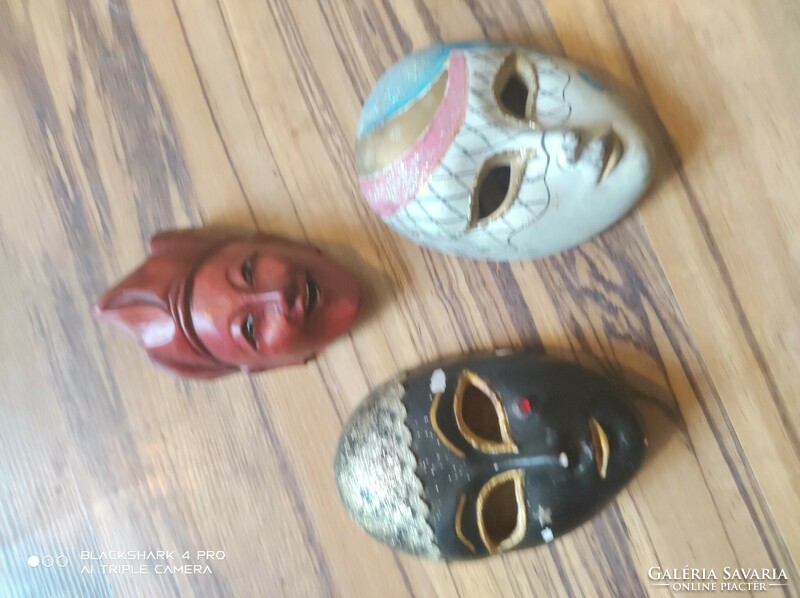 3 mini masks