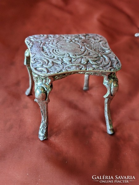 Jelzett ezüst miniatür bútorok