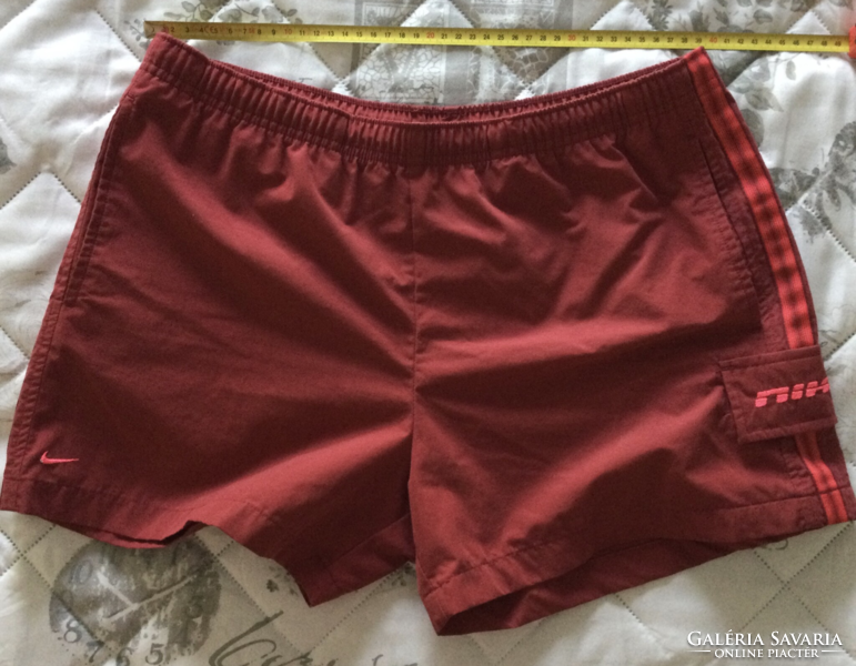 Nike women's burgundy shorts/short m