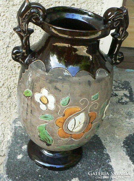 Badar type vase