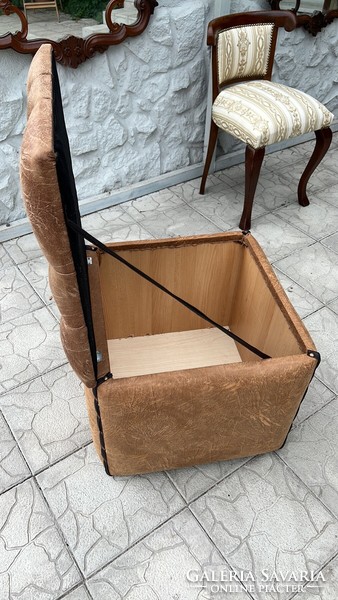 Upholstered storage chest with stapled lid