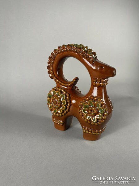 Folk ceramics: miracle deer
