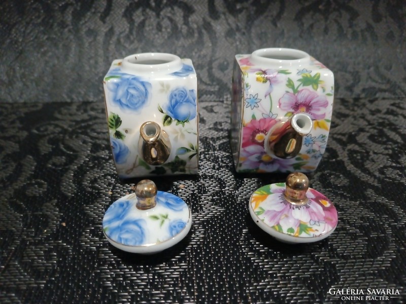 Porcelain storage box can be negotiated in pairs