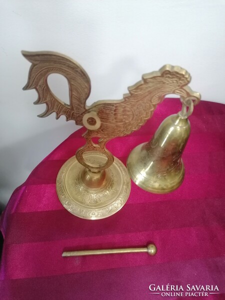 Cock-footed copper bell with racket