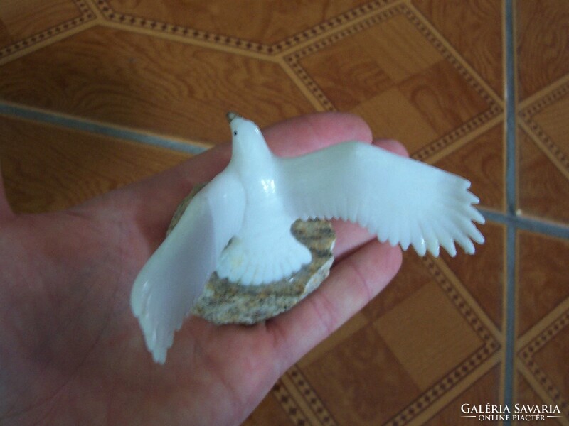 Rare! Milk glass bird with spread wings on marble