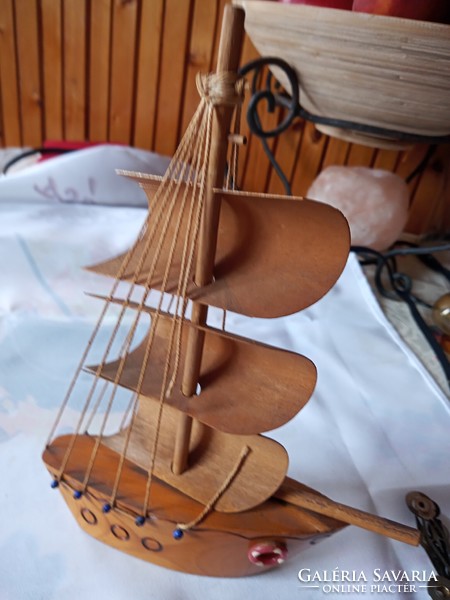 Fa. Small boat 1 masted sailboat