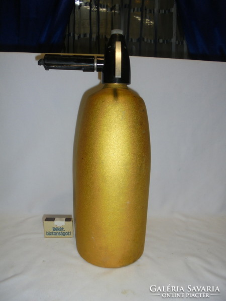 Retro two liter golden yellow soda siphon