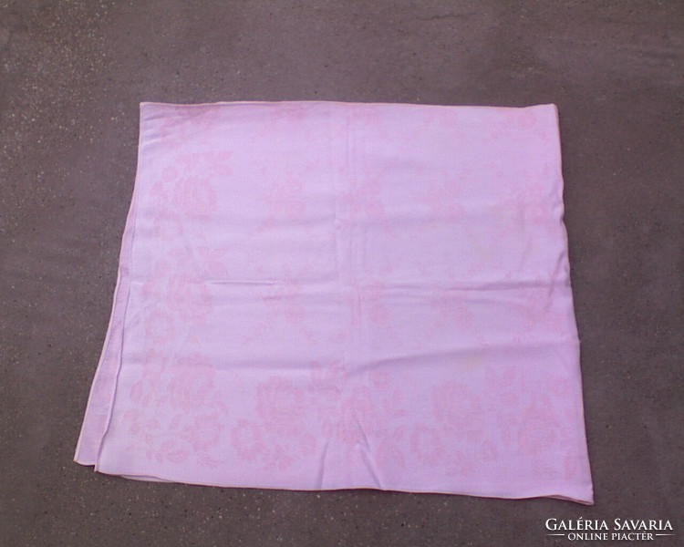 Rózsaszínű damaszt asztalterítő 140 x125 cm