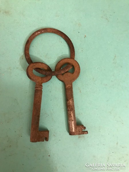 2 old cabinet keys. Length: 6 cm and holes inside. In good condition.